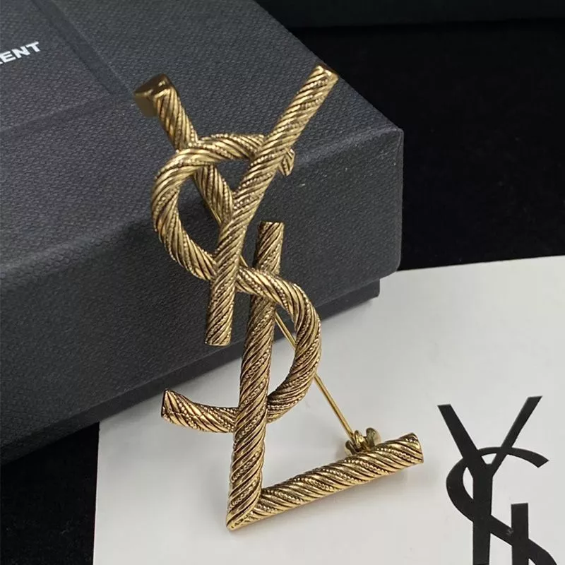 Saint Laurent Opyum Brooch In Twisted Metal Gold 0112