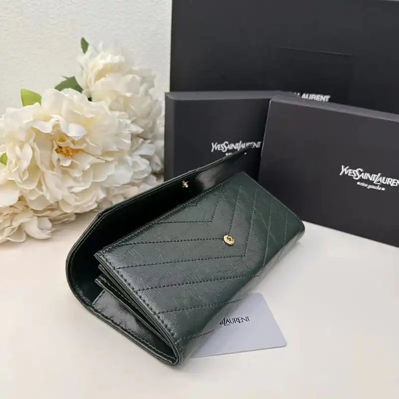 CHEAP Saint Laurent Large Cassandra Bifold Wallet In Crinkled Matelasse Leather Green 0203